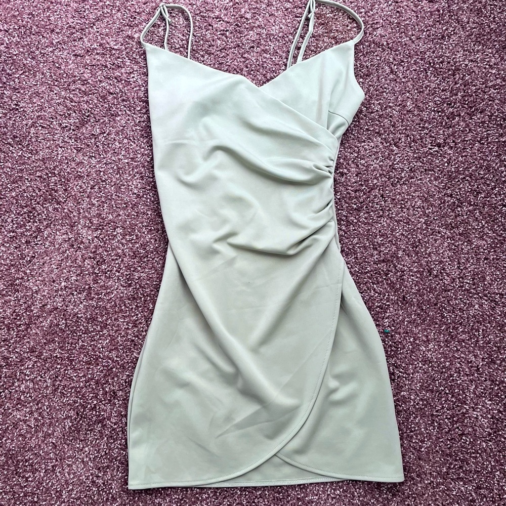 ❌SOLD❌ Emerald Green Dress - Picture 2 of 2